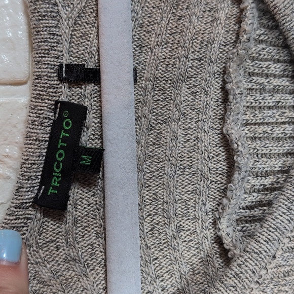 Tricotto Beige V-Neck Graphic Sweater - Picture 2 of 6